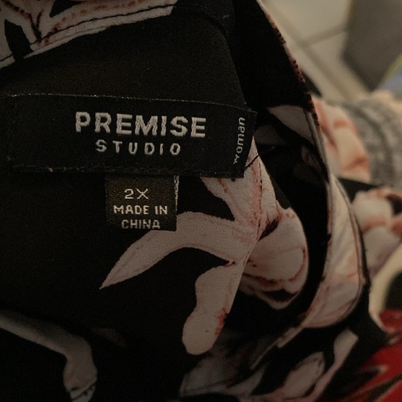 Black blouse - Picture 4 of 4